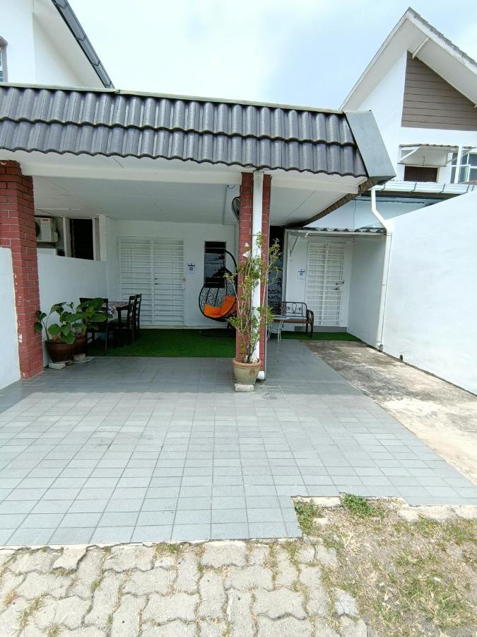 Canal Deluxe Holiday home Kota Bharu