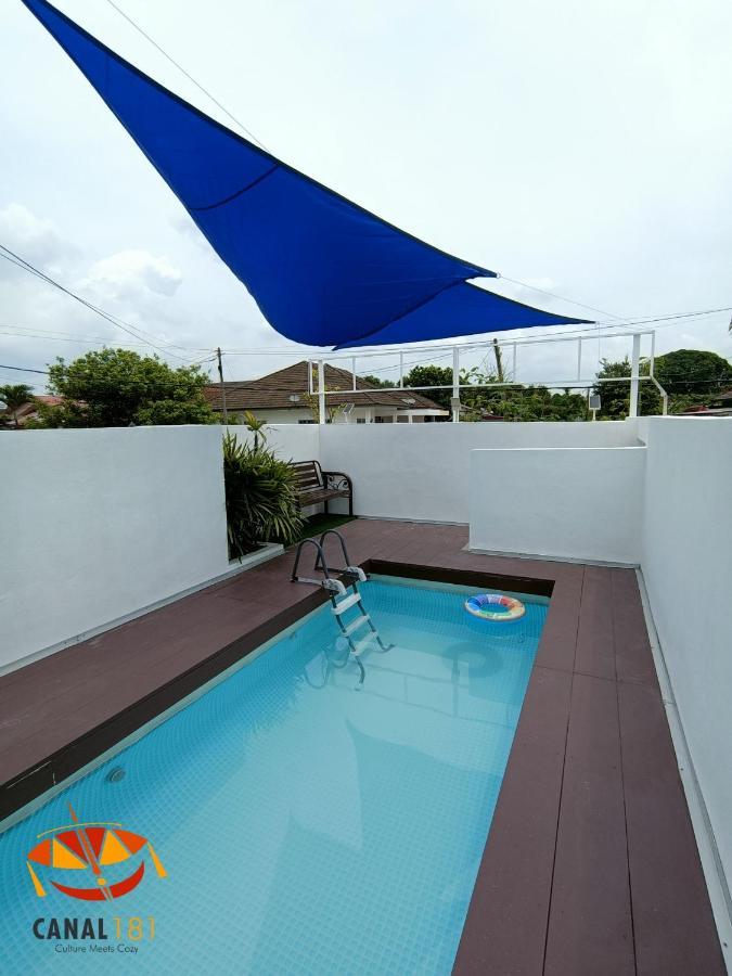 Canal Deluxe Holiday home Kota Bharu