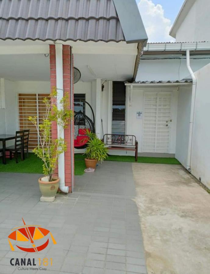 Holiday home Canal Deluxe Kota Bharu